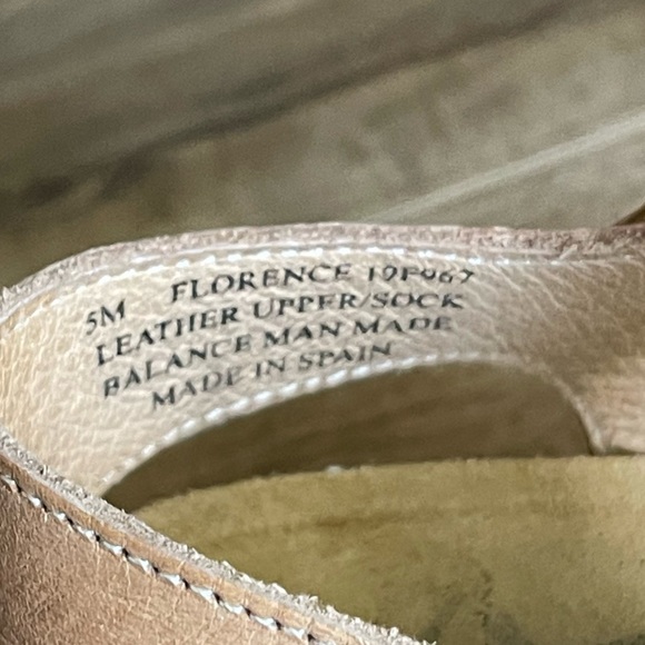 OTBT Tan Brown Perforated Leather Florence Sandal Wedge Sandals Size 5 like new - Picture 6 of 16